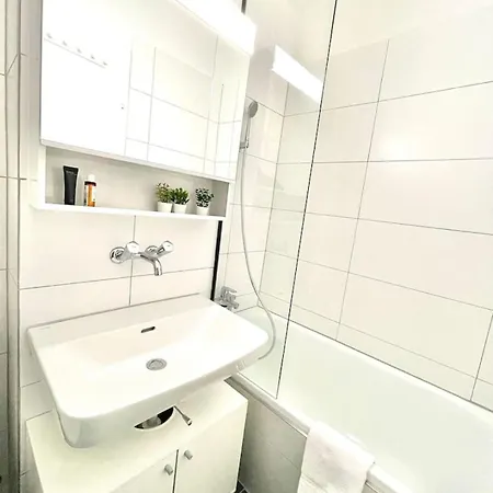 Urban Oasis With Queen Bed And View Be-18 *