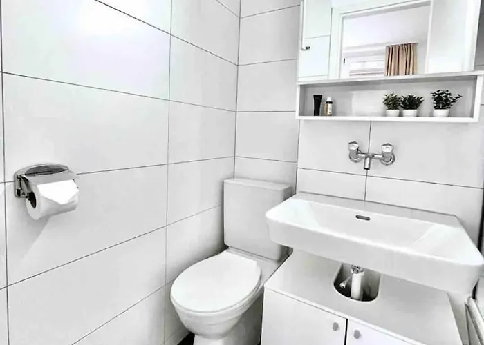 Urban Oasis With Queen Bed And View Be-18