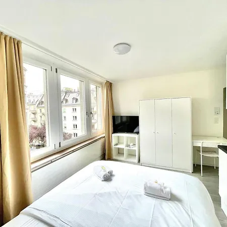 Urban Oasis With Queen Bed And View Be-18 * Zürich
