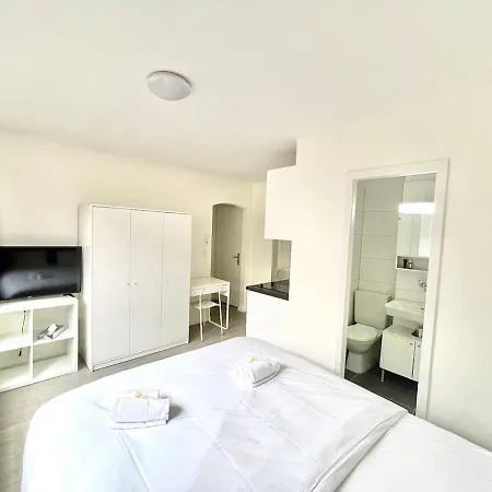 Urban Oasis With Queen Bed And View Be-18 דירה *