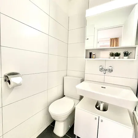 公寓 Urban Oasis With Queen Bed And View Be-18