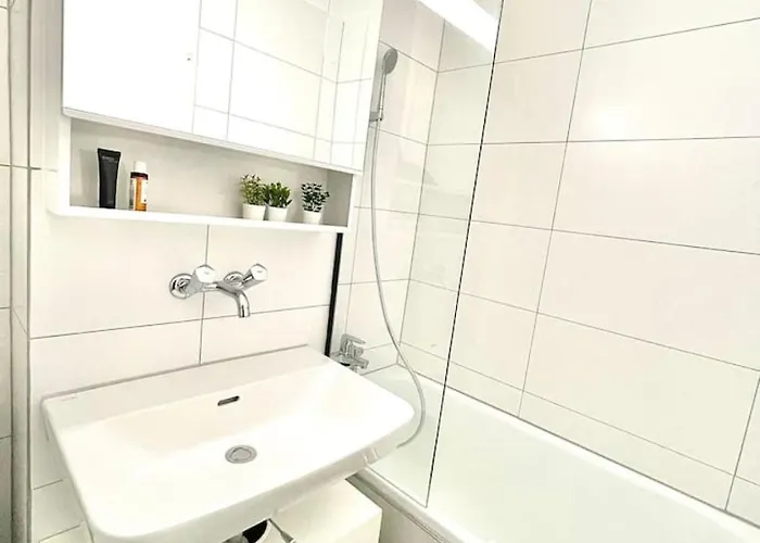 Urban Oasis With Queen Bed And View Be-18 *